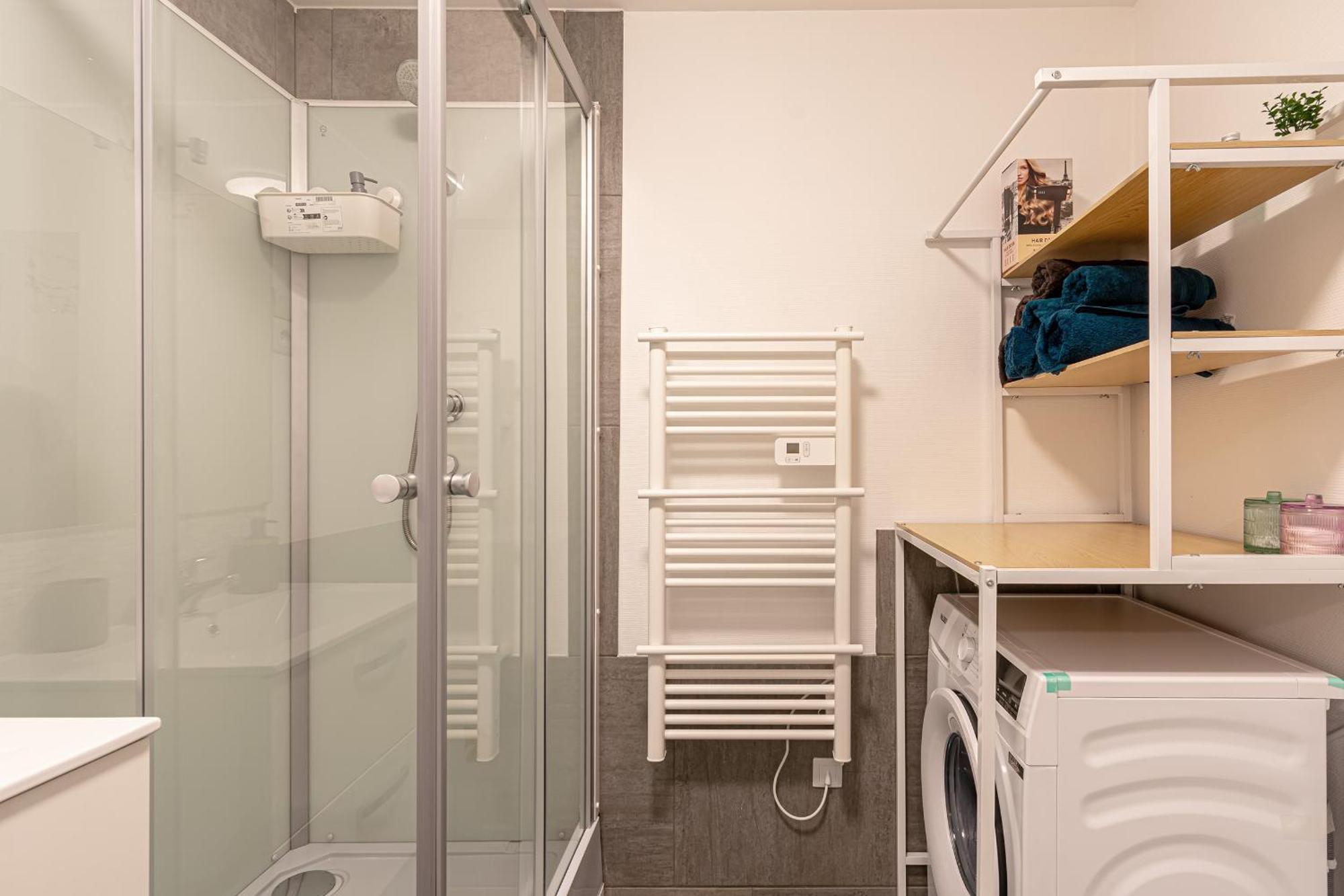 Grand 38m2, Aeroport Paris Cdg, Disneyland Paris, Parc Asterix, Chambre, Salon * Le Pin (Paris)